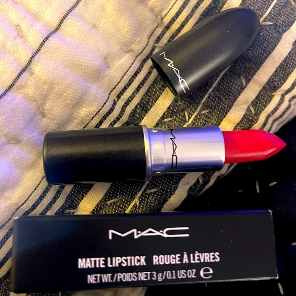 MAC Cosmetics: Strength Collection: Matte Lipstick in Party Parrot: Brand New!🦜